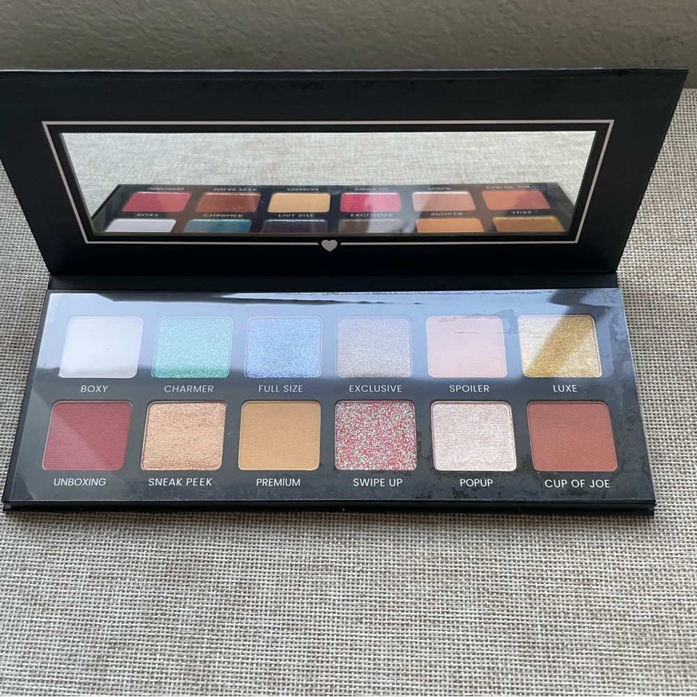 BoxyCharm Hello Charmer Eyeshadow Palette, 12 colors colorful shades NIB
